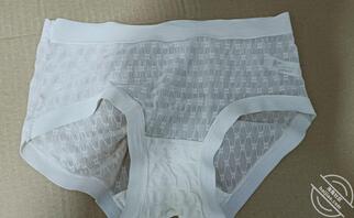 今天偷看到了表嫂换衣服0