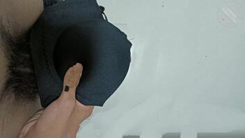 今天偷看到了表嫂换衣服2