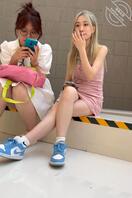 短裙小姐姐和闺蜜出去玩0