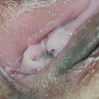 老婆掰开自己的逼让我拍给大家看1