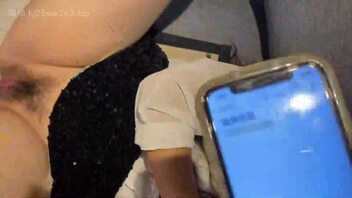 【真实乱伦】精彩对白 边给小舅打电话边被我干到高潮