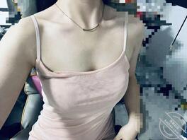 炮打兄弟妻，在兄弟的床上打炮差点被抓包。2