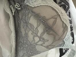 老妈最近刚买的新胸罩怎么样1