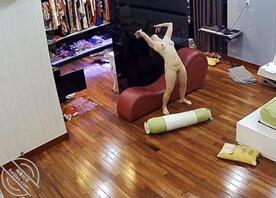 母狗每天在家不穿裤子等着老公回家草逼0