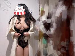 淫贱的婊子妈妈在淫窝门口陪客人暴露1