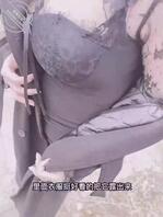 49 与妹妹在山上二次合体，在无人的小院门口露天打炮！主人家回来赶紧跑！2