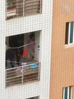 工厂骚妇，不穿内裤被偷拍，有没有想要上的