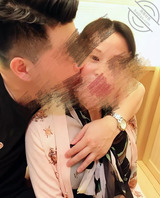 生日那天吻了妈妈的脸0