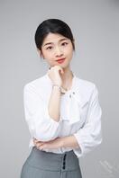 偷拍公司美女同事上厕所，曝光生活照0