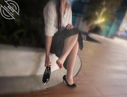 【偷拍】御姐小姨美足，昨天跟小姨约会小姨的发家史揭秘