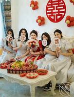 大学女同学，分享她的结婚照，伴娘团，求评价羞辱。怎么样大家看着1