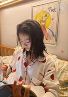 兄弟们出出主意和妹妹应该先培养感情 还是偷拍0