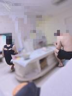 74 (原创) 真刺激,爸妈在家我半夜跑进妹妹房间让她给我口!2