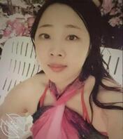 绿母求意淫羞辱射屏评价我的妈妈是不是骚货，老a8身嫩逼肥，满分一百给多少