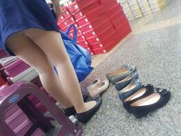 公司熟妇同事的肉丝腿0