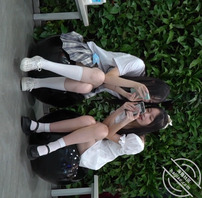 两个极品颜值学生妹逛商场被抄底