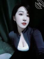 天津一个巨乳母狗反差特别大，自己开店，巨反差