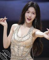 车展最靓的崽！任绵绵甜美出圈，网友直呼顶不住1