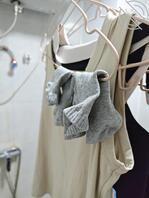 偷拍骚货同事的宿舍0