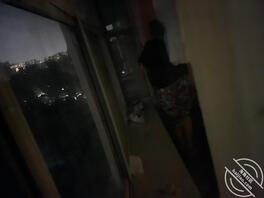 隔着飘窗阳台偷拍偷拍隔壁人妻2