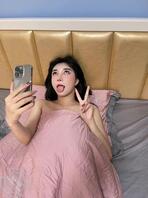 分享一下婊子们翻白眼吐舌头的照片0