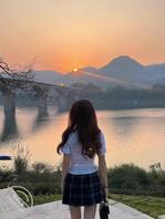 原创:超级调皮可爱的高颜值小姨子被我和朋友站起来的蹬,3p轮操,超强冲击0