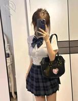 原创:超级调皮可爱的高颜值小姨子被我和朋友站起来的蹬,3p轮操,超强冲击2