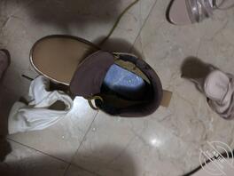 邻居穿着被我保养的鞋子出门了