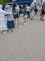 考了一场试，看到这么多年轻的肉体。忍不住拍了两张。有喜欢的吗？2