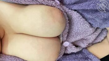 看看我姐和我小姑的奶子对比吧！兄弟们更喜欢哪个？1