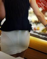终于轮到我啦，强操了熟睡中的后妈，她边哭边求饶，被我内射了哭着求我拿出来