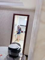 终究还是欲望把持了理智,坐在嫂嫂后面的我用小弟弟顶进了她的屁股沟。0