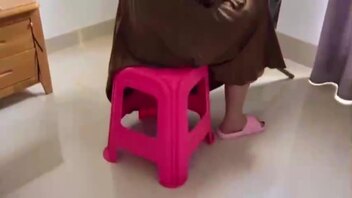 笛爸去应酬赚钱养家慰却在家射满妈妈全身精液