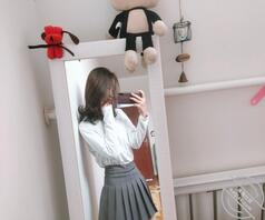 父女-父亲笑了笑,按着我的头往下,我明白他的意思,跪在地上给他口交0