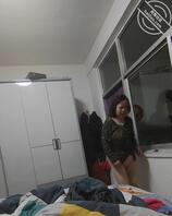 和熟女骚妈一起睡觉，五十多岁人还穿粉色裤衩1