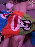 帮妹妹按摩,想操她,可惜来月经了1