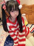 清纯小妹，对镜自拍。