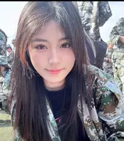 河南19岁反差嫩妹【李鑫楠】 与男友啪啪视频被爆流出，年纪虽小，但性欲强！0