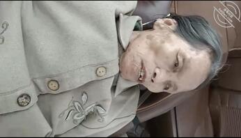 ［重口］八寻老奶奶约会小伙，在车里被灌满精液，人老逼粉0