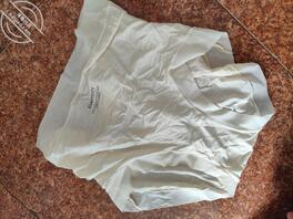 一个女生的鞋子内衣裤1