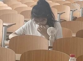 厕拍女大，放心食用