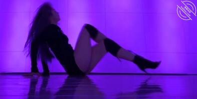 陪姐姐在舞蹈室跳舞太煎熬了，总是在想操我姐