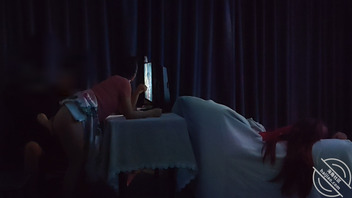 【母子乱伦】和妈妈在小姨背后偷情，妈妈最紧张的一次（视频贴）0