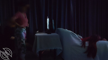 【母子乱伦】和妈妈在小姨背后偷情，妈妈最紧张的一次（视频贴）1