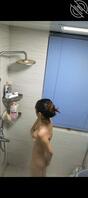 真实姐姐4(偷拍姐姐洗澡被抓现场)0