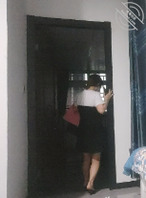 (原创)看见老妈在晒衣服,忍不住就把她在阳台强干了,结果妈妈半夜离家出走1