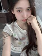 感觉脸上干干的，想要学长对着我打飞机，用学长的精液给我护肤1