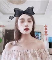 朋友老婆，感觉是个骚货，截图截了两张像是被艹的表情1