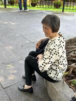 偷拍老熟女少妇阿姨的短丝袜脚