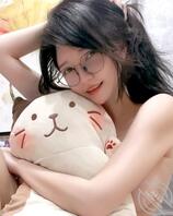 漂亮的美少女漏奶子0